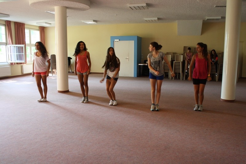 Village Camps International Summer Camp Leysin, Switzerland 2026-08-15 https://www.villagecamps.com/journals_admin/images/686-20-dance (10).jpg